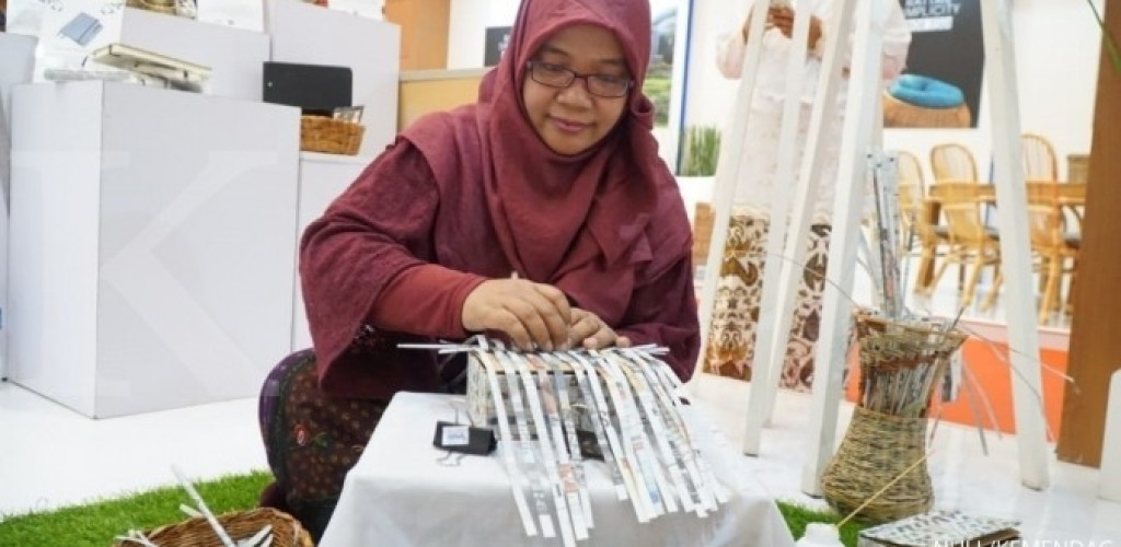 Bikin Produk Handicraft Dari Kertas Bekas Tembus Pasar Global